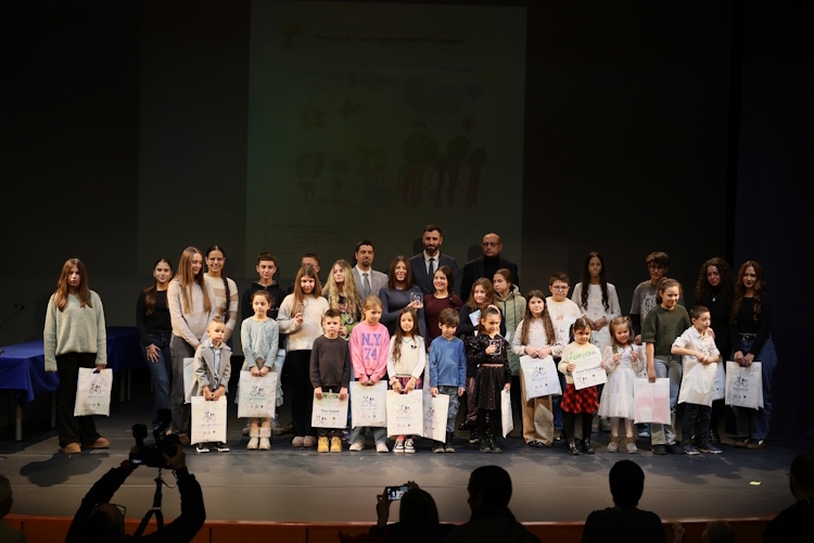 СВЕЧАНО ДОДЕЉЕНЕ ПЛАКЕТЕ ПОБЕДНИЦИМА ЛИКОВНЕ МАНИФЕСТАЦИЈЕ *НАГРАДА ПАЈА ЈОВАНОВИЋ*