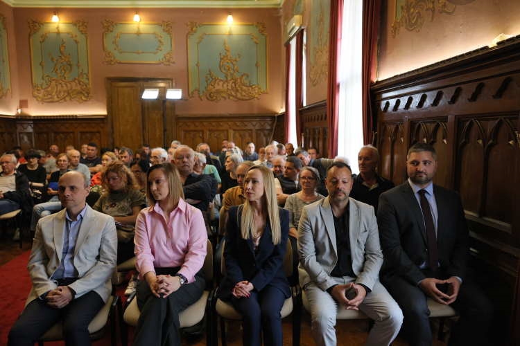 СУБВЕНЦИЈА ЗА ЕНЕРГЕТСКУ ЕФИКАСНОСТ: 77 ДОМАЋИНСТАВА У ВРШЦУ ПОТПИСАЛО УГОВОРЕ
