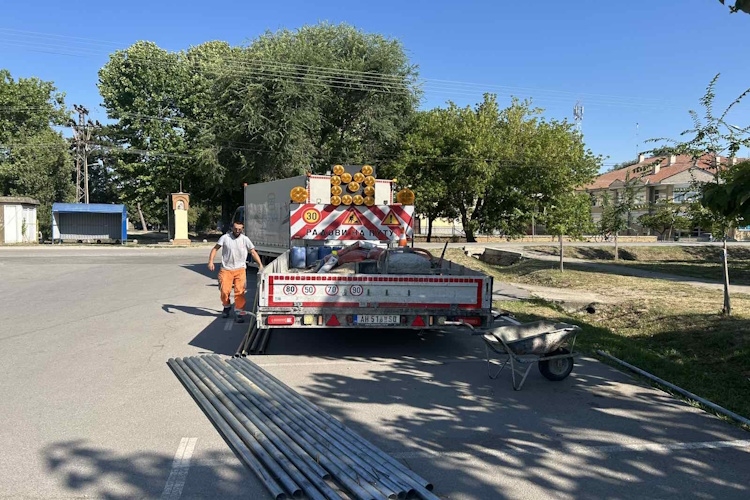 ГРАД ВРШАЦ НАСТАВЉА УРЕЂЕЊЕ ЗОНА ШКОЛА – НОВА СИГНАЛИЗАЦИЈА И МЕРЕ ЗА ВЕЋУ БЕЗБЕДНОСТ ДЕЦЕ У САОБРАЋАЈУ