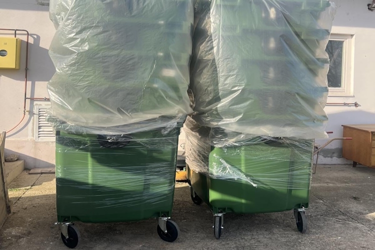 ПОКРАЈИНСКИ СЕКРЕТАРИЈАТ ОБЕЗБЕДИО НОВЕ КОНТЕЈНЕРЕ ЗА ГРАД ВРШАЦ