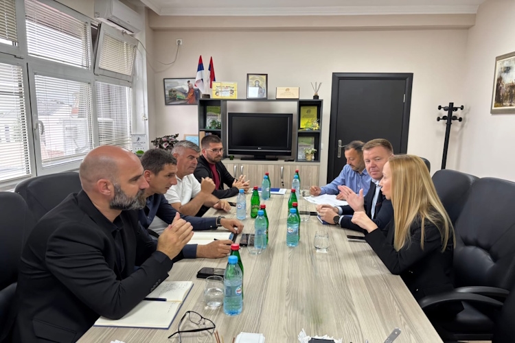 ГРАЂАНИ ПЛАЋАЈУ РЕЗУЛТАТЕ, А НЕ ИЗГОВОРЕ: У ЈКП-У *ДРУГИ ОКТОБАР* УБУДУЋЕ МАЊЕ ЗАПОСЛЕНИХ У КАНЦЕЛАРИЈАМА, А ВИШЕ НА ТЕРЕНУ