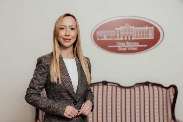 БОЖИЋНА ЧЕСТИТКА ГРАДОНАЧЕЛНИЦЕ ВРШЦА