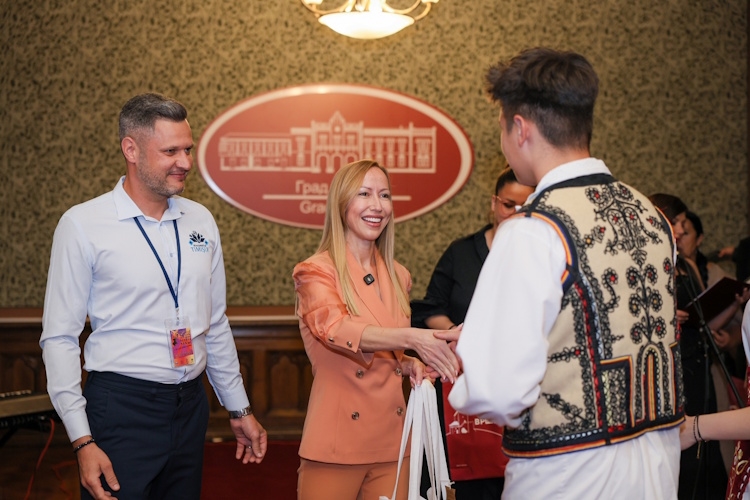 ГРАДОНАЧЕЛНИЦА ПРИРЕДИЛА ПРИЈЕМ ЗА ПРЕДСТАВНИКЕ АНСАМБАЛА УЧЕСНИКА 27. МЕЂУНАРОДНОГ ФЕСТИВАЛА ФОЛКЛОРА *ВРШАЧКИ ВЕНАЦ*